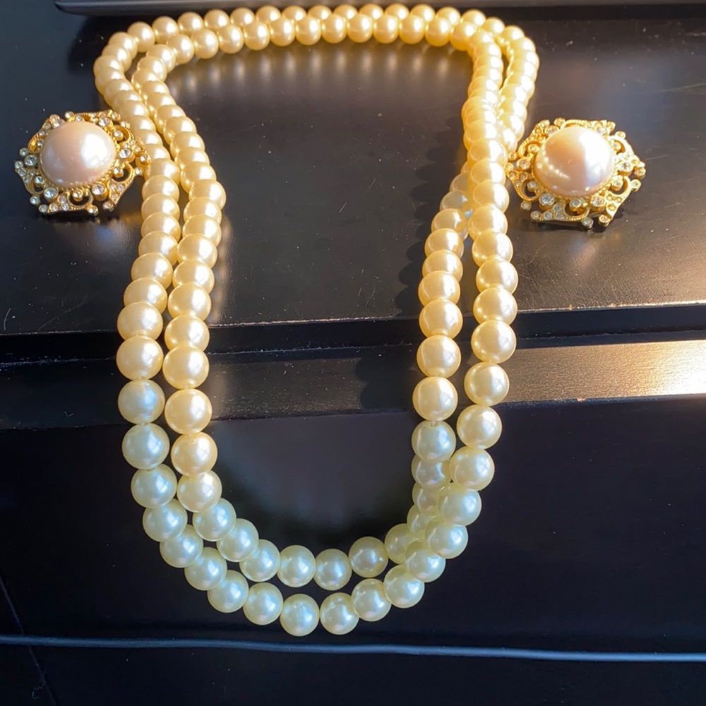 Women’s Pearl / Earring & Necklace Set